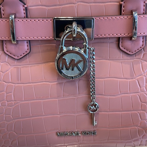MICHAEL KORS
Hamilton Small Crocodile Embossed Faux Leather Satchel
Primrose
NWT - Picture 15 of 16